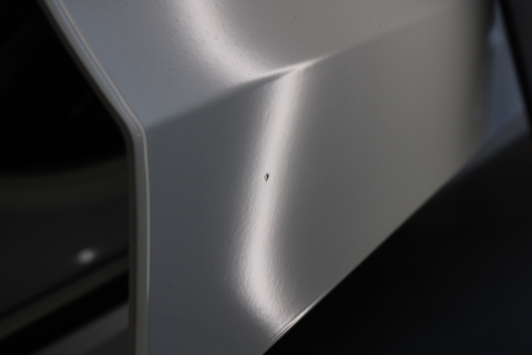 ボルボのヘコミ修理、チョット待っている間に直ります！