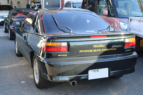 旧車のフロントガラスに飛び石で割れてもウインドリペアで修復！