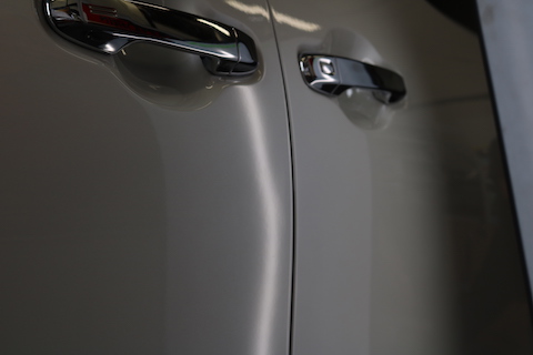 ヴェルファイアのドアにヘコミ！たった1時間で綺麗に直ります！