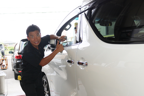 ヴェルファイアのドアにヘコミ！たった1時間で綺麗に直ります！