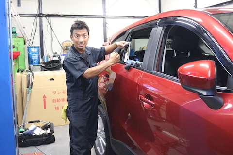 複雑なヘコミも、デントリペアで塗装しないで直ります！v