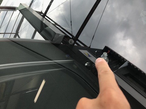 フロントガラスの傷・ヒビ・割れを40分〜で直します