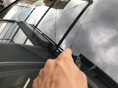 フロントガラスの傷・ヒビ・割れを40分〜で直します