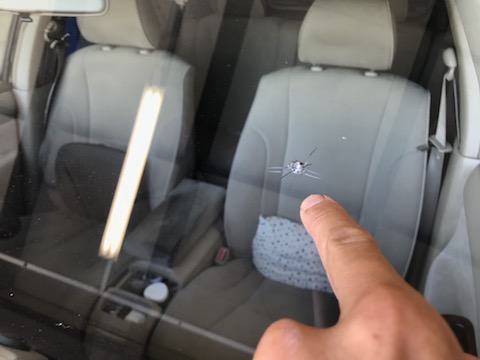 500円玉以上の飛び石の傷、断られたウインドリペアも直します！