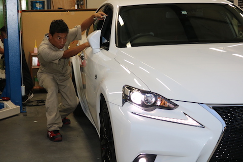 心を悩ますヘコミ、チョット待つ間に修理完了！
