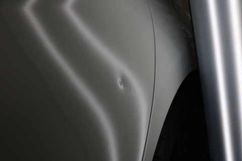 車のヘコミ直しは、デントリペアという技術で即日施工！