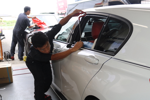 車のヘコミ直しは、デントリペアという技術で即日施工！