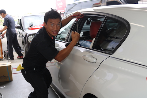 車のヘコミ直しは、デントリペアという技術で即日施工！