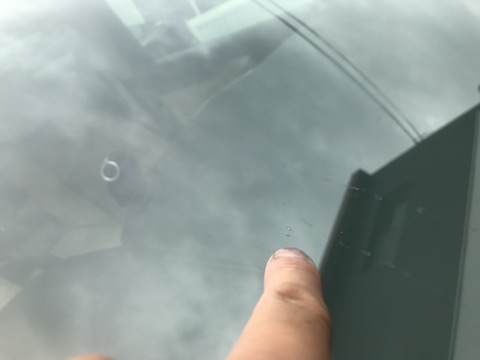 台風被害でフロントガラスにヒビ・割れ、ウインドリペアで解決