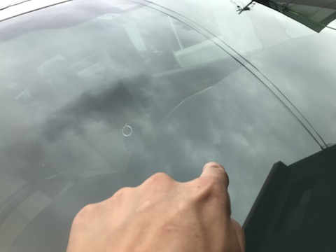 台風被害でフロントガラスにヒビ・割れ、ウインドリペアで解決