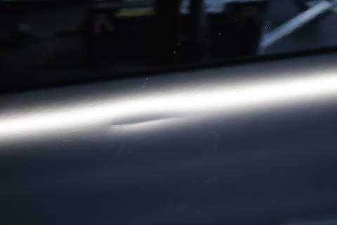 台風被害で自転車が倒れて車にヘコミ！裏から押して元どおり！