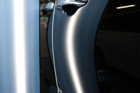 台風被害で自転車が倒れて車にヘコミ！裏から押して元どおり！