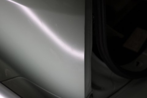 車のヘコミ、どんな場所でもデントリペアで即日解決！