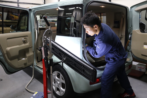 車のヘコミ、どんな場所でもデントリペアで即日解決！