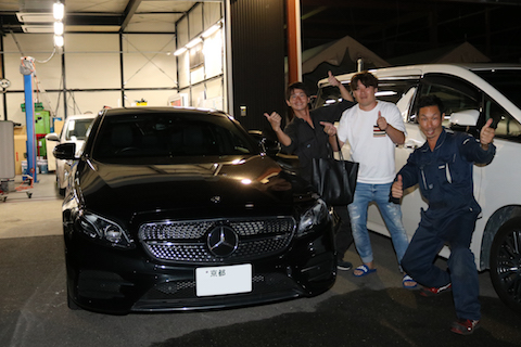 気をつけてください！フロントガラスの見えにくい場所に飛び石の傷！