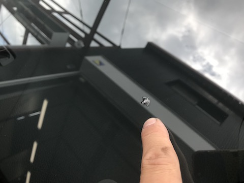 遠方からの来店、信頼される飛び石修理のウインドリペア！