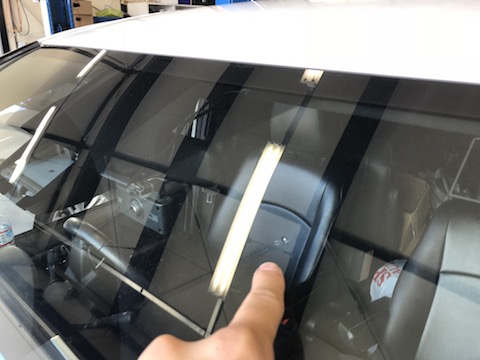 フロントガラスのウインドリペアは15,000円、40分で修理可能です！