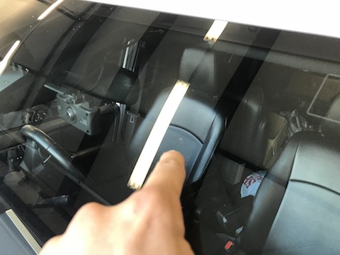 フロントガラスのウインドリペアは15,000円、40分で修理可能です！