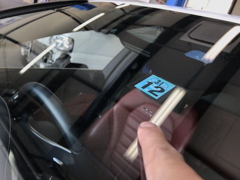 お車のお悩みを持ったその日に解決！フロントガラスの修理はデントスマイル ！