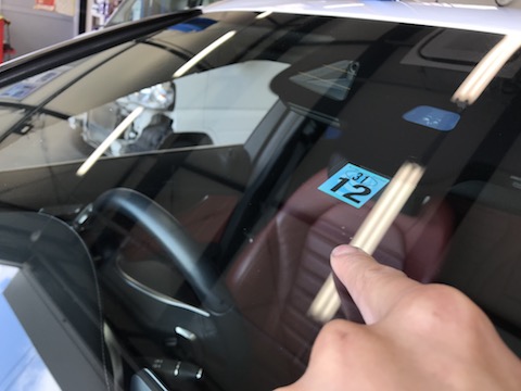 お車のお悩みを持ったその日に解決！フロントガラスの修理はデントスマイル ！