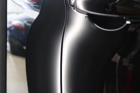 複数のヘコミもコーヒー飲んでる間に綺麗に修理が可能！