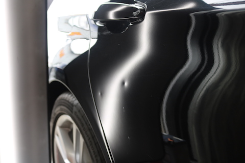 複数のヘコミもコーヒー飲んでる間に綺麗に修理が可能！