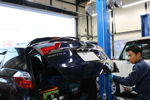 新車に大きなヘコミ！一番良い修理でヘコミの無い元々の状態に！！