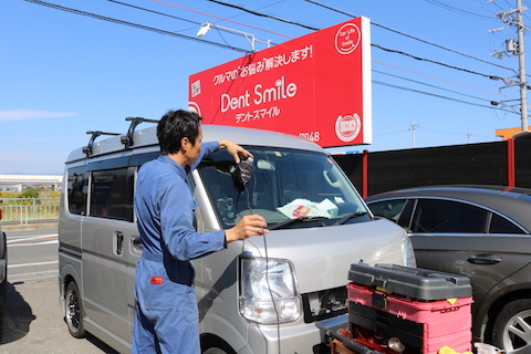 仕事用のお車、ちょっと立ち寄ってもらえれば、割れたフロントガラス修理致します！