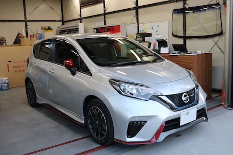 フロントガラスが割れていると、車検に合格しません！高額な交換より安価な修理をお勧めします！