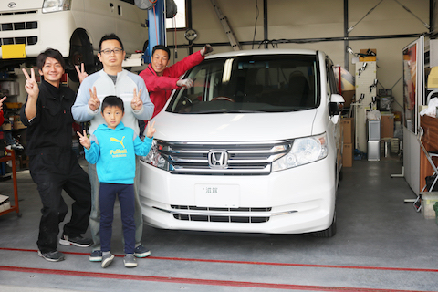 車のフロントガラスに大きなヒビ割れ！最小限のご負担で直します！