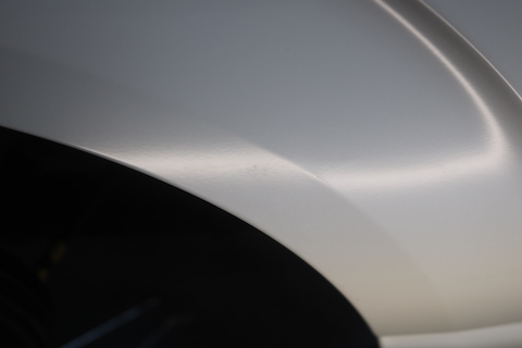 ハイエースの大きなヘコミ、塗装しないでヘコミを消します！直します！