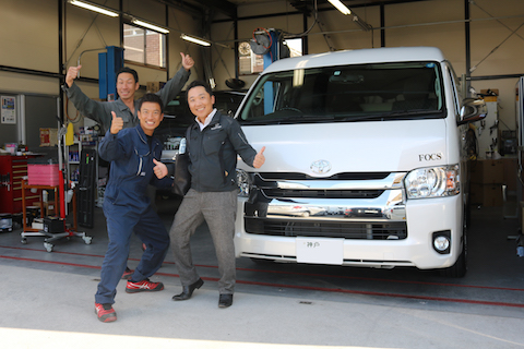 ハイエースの大きなヘコミ、塗装しないでヘコミを消します！直します！