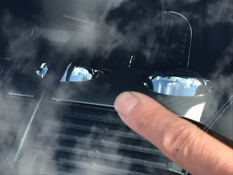 輸入車のフロントガラス交換は高額修理！ウインドリペアで最小限の負担に！