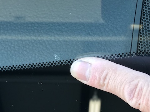 フロントガラス下側で修理出来ない場所でも直します！