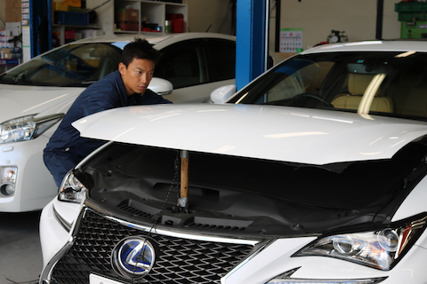 お客様おどろきの塗装しないヘコミ修理！アルミボンネットもお任せください。