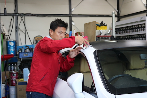 お客様おどろきの塗装しないヘコミ修理！アルミボンネットもお任せください。