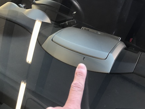 毎日営業し、車の急な飛び石でフロントガラスが割れても、即日修理！