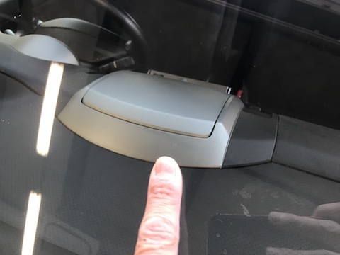 毎日営業し、車の急な飛び石でフロントガラスが割れても、即日修理！