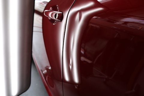 大きなヘコミも短時間で元どおり！塗装や交換しない修理方法とは？