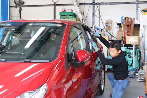 大きなヘコミも短時間で元どおり！塗装や交換しない修理方法とは？