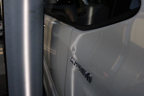 新車に出来たヘコミ！大丈夫です、チョットの費用と時間で直ります！