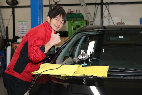 フロントガラスの割れ・ヒビ修理、1箇所15,000円で直ります！