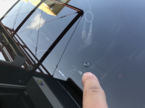 フロントガラス修理、長年の技術と方法で当日施工します！