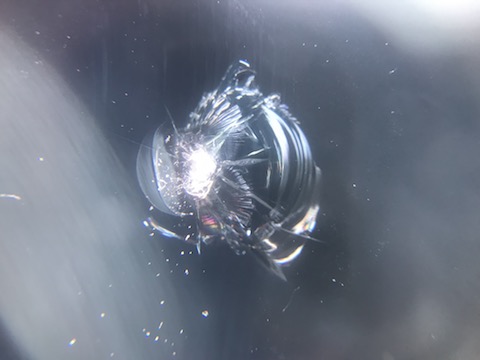 フロントガラス修理、長年の技術と方法で当日施工します！