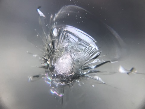 仕事用の車、時間の無い方に必見、フロントガラスの修理を40分〜で直します！