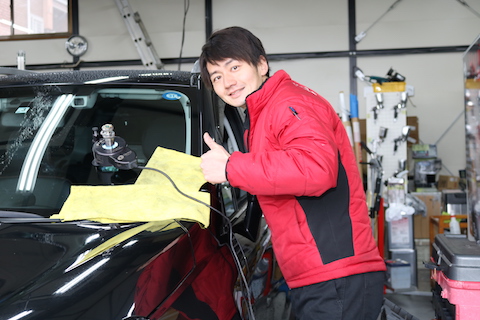 1/5より営業開始しました。休み中のフロントガラス飛び石被害を即日修理します！