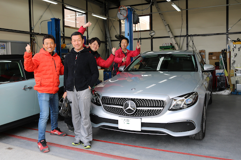 ショッピングモールの狭い駐車場でヘコミができたら、デントスマイル にお任せください。