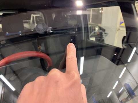 今日フロントガラスに飛び石被害にあったと緊急予約も修理可能です！