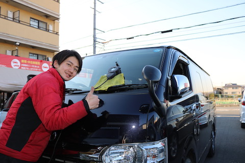 予約なしでも当日に即日修理、フロントガラスが割れたらデントスマイルへ！