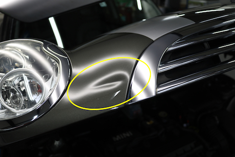 板金塗装で約8万円ほどするヘコミ修理が、デントリペアで1/3以下の価格！